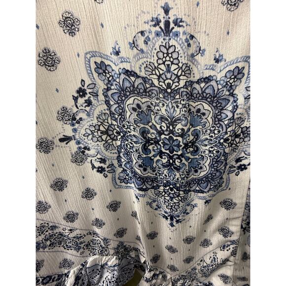 Maurices Beautiful Sleeveless Top Size 4X in Blue and White - Picture 12 of 13